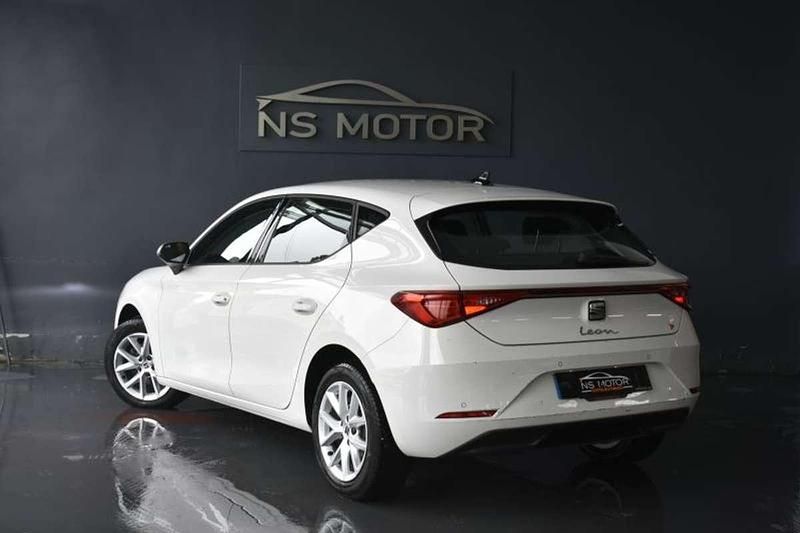 Usado Seat Leon Reference 116 CV (85 kW) 2022 Blanco Berlina