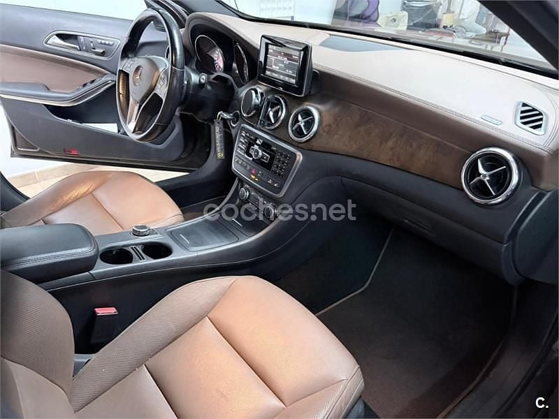 Usado Mercedes GLA250 Style 211 CV (155 kW) 2014 Marrón SUV