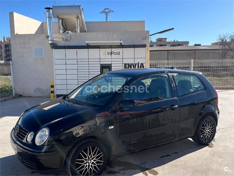 Usado VW Polo Trendline 75 CV (55 kW) 2002 Negro Berlina