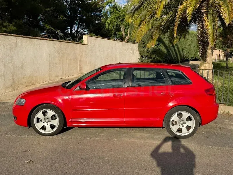Usado Audi A3 Sportback Attraction 125 CV (91 kW) 2008 Rojo Utilitario