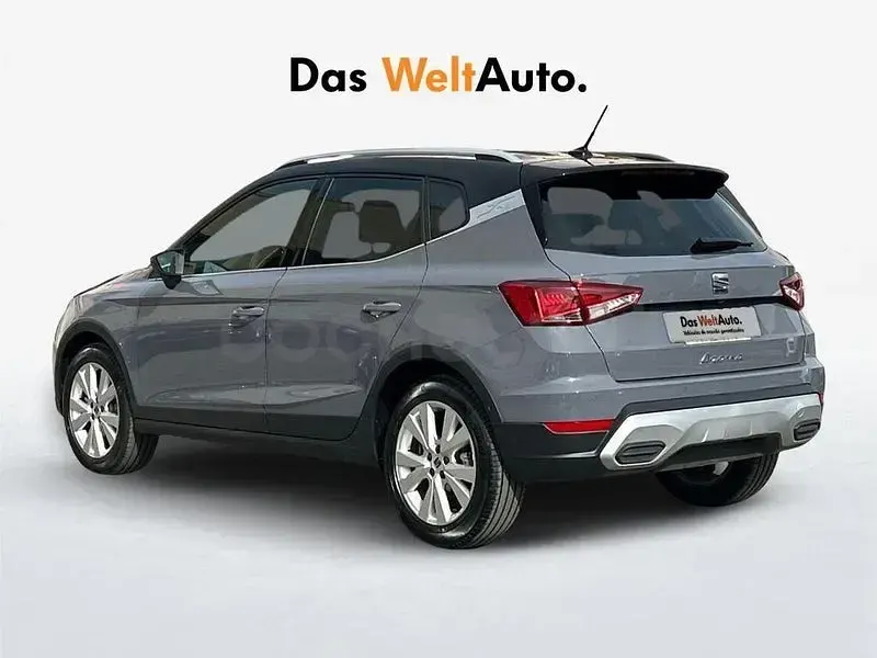 Usado Seat Arona Xperience 115 CV (84 kW) 2025 Gris / plata SUV