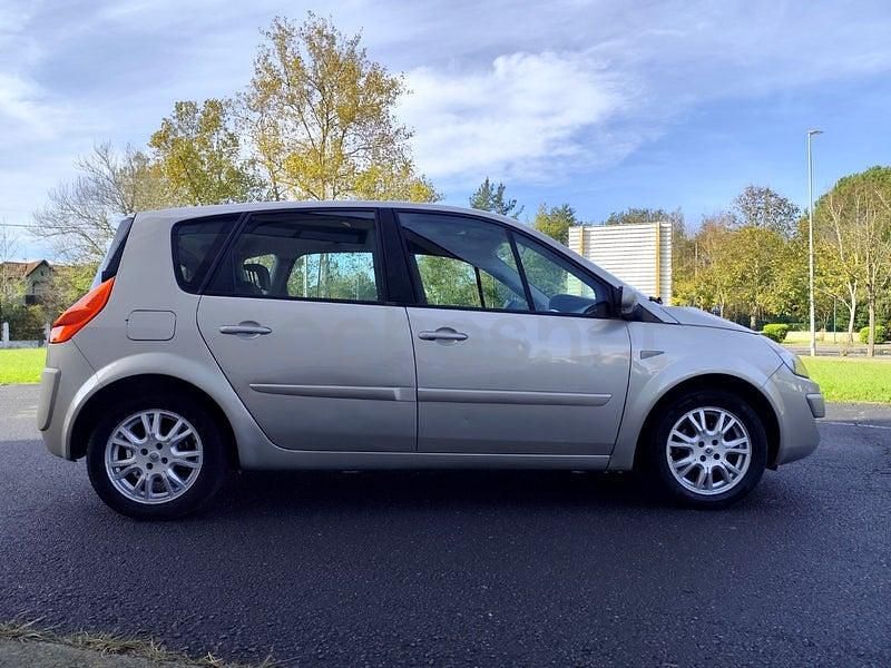Usado Renault Scénic II Dynamique 85 CV (62 kW) 2006 Gris / plata Monovolumen