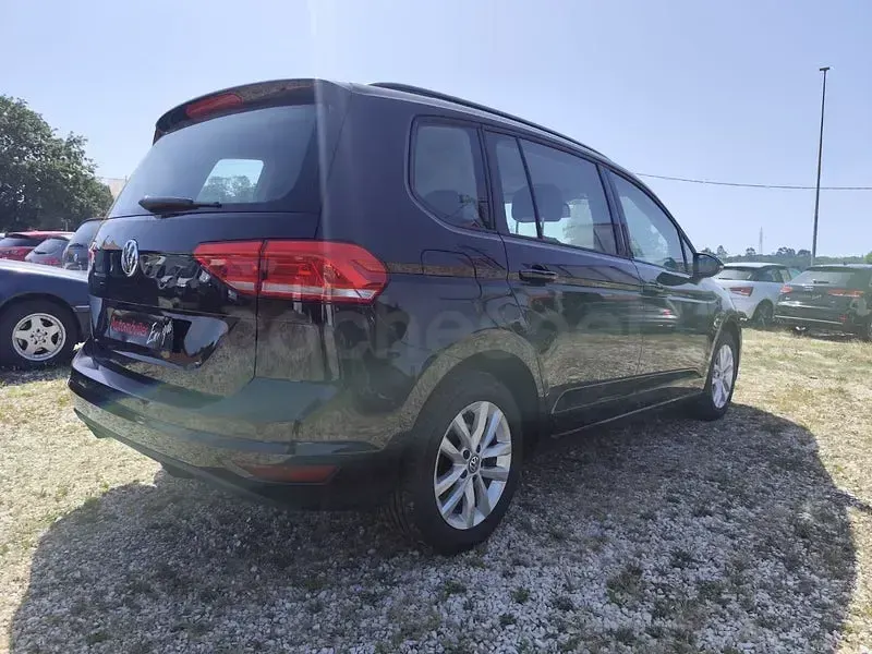 Usado VW Touran Advance 150 CV (110 kW) 2017 Negro Monovolumen