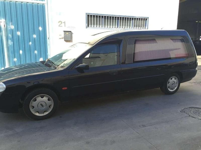 Usado Ford Mondeo Ghia 131 CV (96 kW) 1998 Negro Berlina