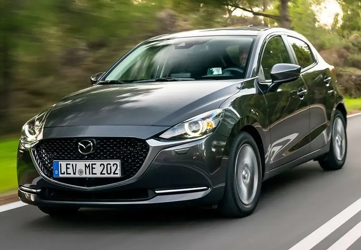 Usado Mazda 2 Exclusive-Line 90 CV (66 kW) 2024 Blanco Utilitario