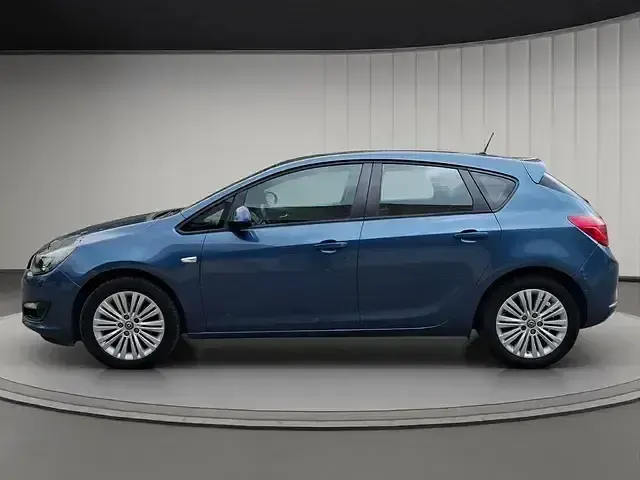 Usado Opel Astra Selective 110 CV (80 kW) 2015 Azul Berlina