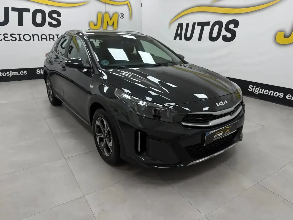 Usado Kia XCeed 120 CV (88 kW) 2023 Gris SUV