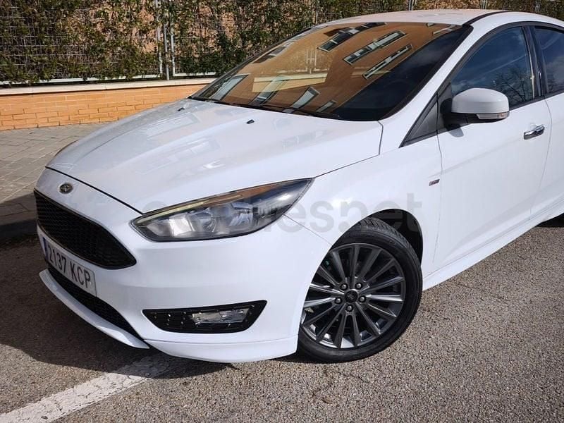 Usado Ford Focus ST-Line 125 CV (91 kW) 2017 Blanco Berlina