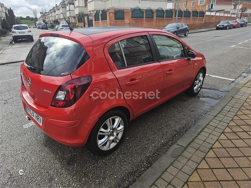 Usado Opel Corsa Color Edition 95 CV (69 kW) 2013 Rojo Utilitario