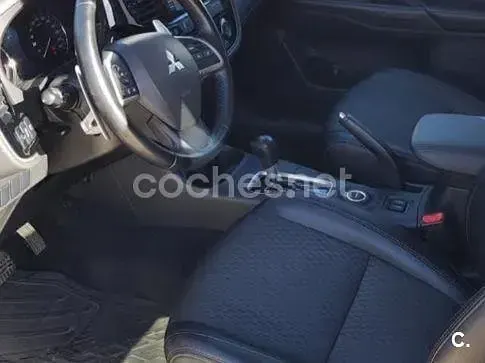 Usado Mitsubishi Outlander Motion 150 CV (110 kW) 2014 Negro SUV