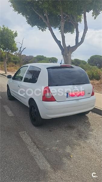 Usado Renault Clio II Authentique 60 CV (44 kW) 2005 Blanco Berlina