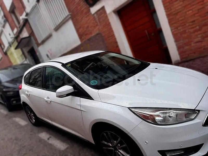 Usado Ford Focus Trend 125 CV (91 kW) 2017 Blanco Berlina