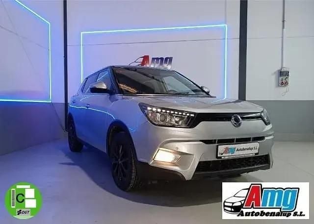 Usado SsangYong Tivoli Limited 128 CV (94 kW) 2017 Gris SUV
