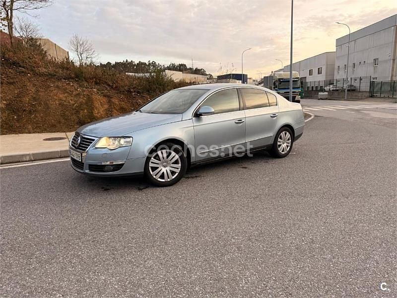 Usado VW Passat Highline 140 CV (102 kW) 2006 Azul Berlina