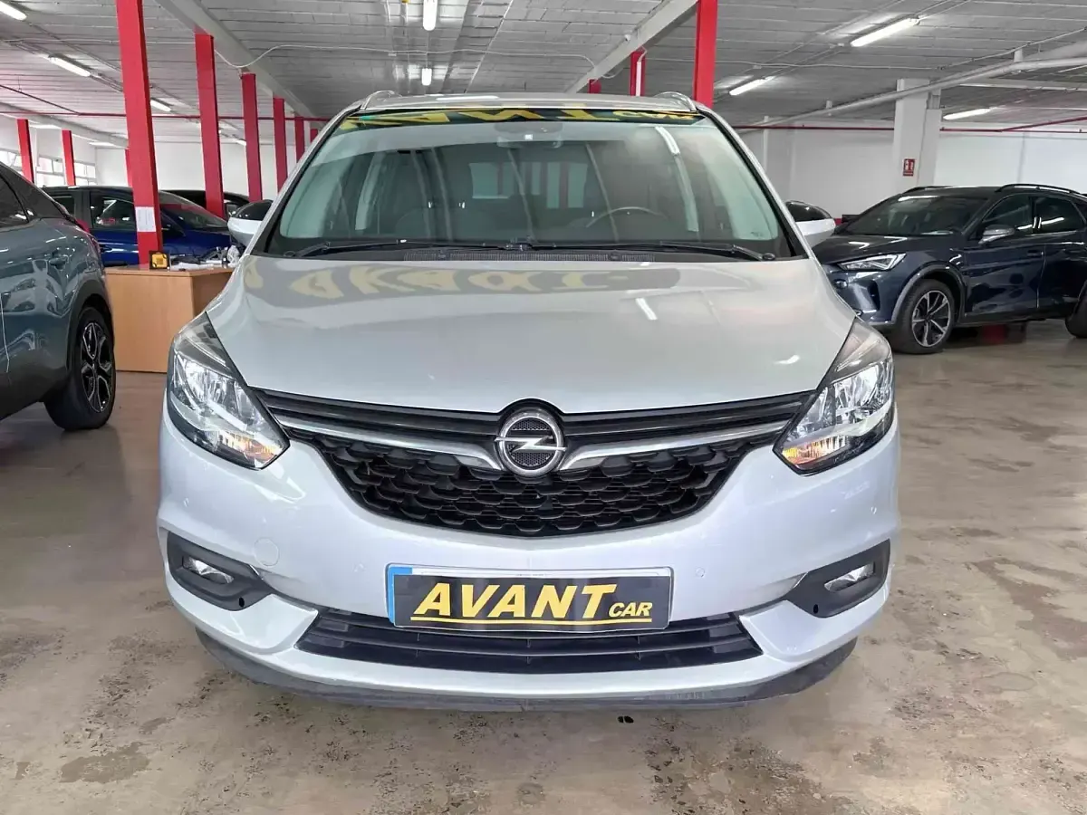 Usado Opel Zafira Innovation 136 CV (100 kW) 2019 Gris Monovolumen