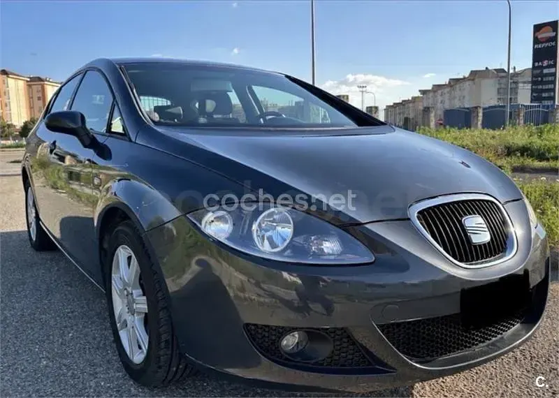 Używany Seat Leon Reference 105 KM (77 kW) 2008 Szary Hatchback