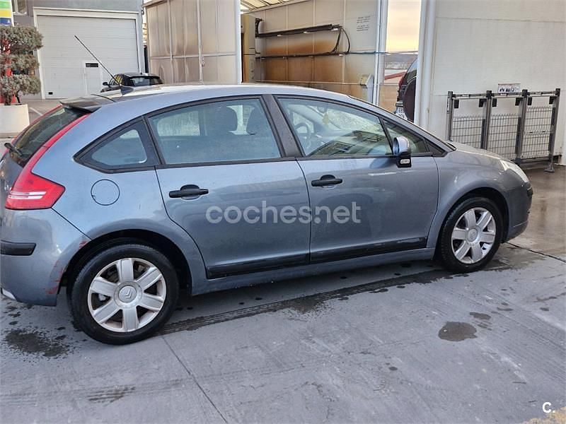 Usado Citroën C4 90 CV (66 kW) 2007 Azul Berlina