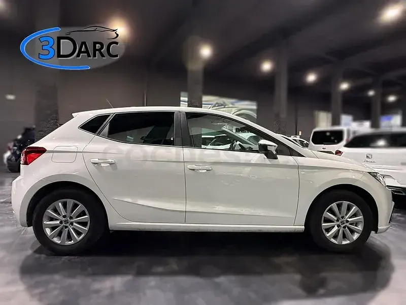 Usado Seat Ibiza Style Plus 110 CV (80 kW) 2022 Blanco Utilitario