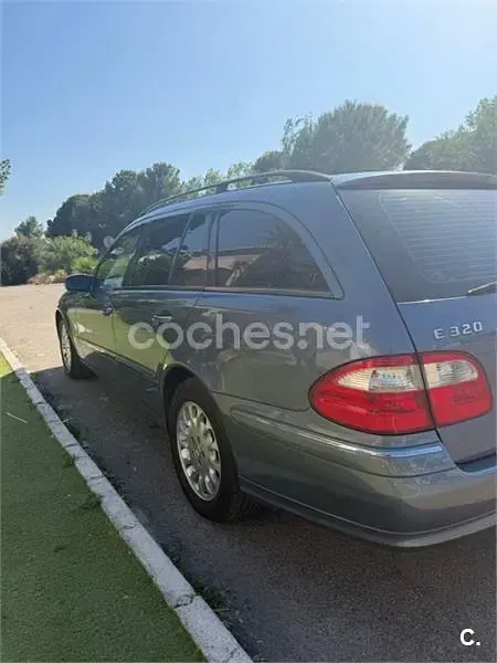 Usado Mercedes E320 Elegance 224 CV (164 kW) 2003 Azul Familiar