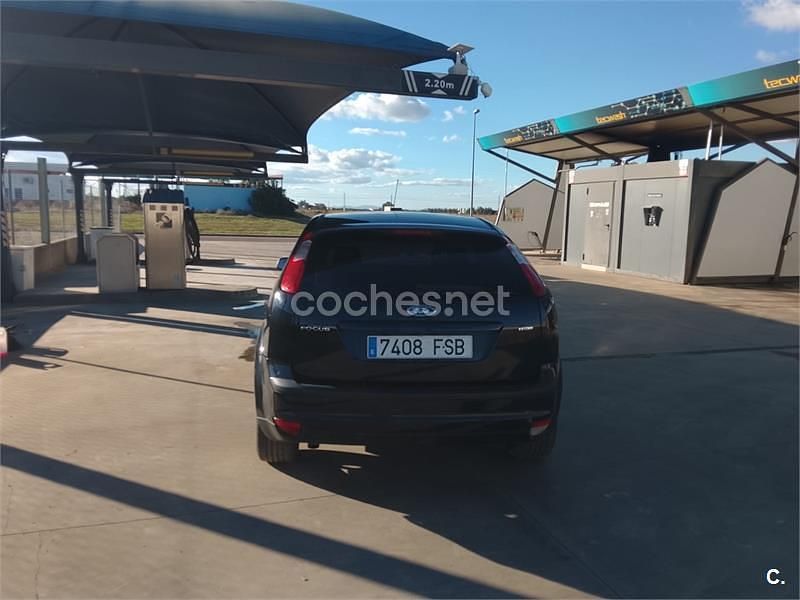 Usado Ford Focus Trend 115 CV (84 kW) 2007 Negro Berlina
