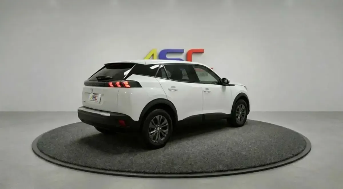 Usado Peugeot 2008 Active 101 CV (74 kW) 2021 Blanco SUV