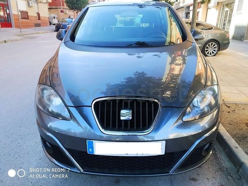 Usado Seat Altea I-Tech 105 CV (77 kW) 2014 Gris / plata Monovolumen