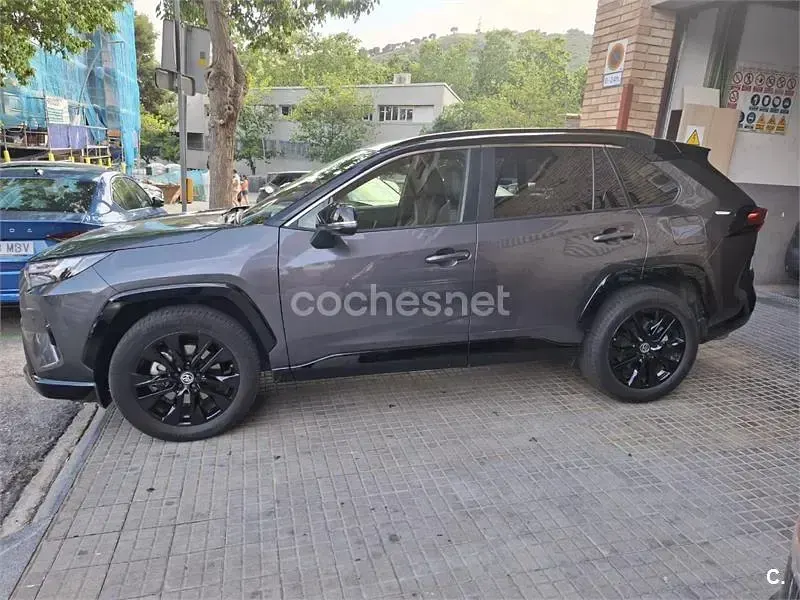 Usado Toyota RAV4 Hybrid Style 218 CV (160 kW) 2024 Gris / plata SUV