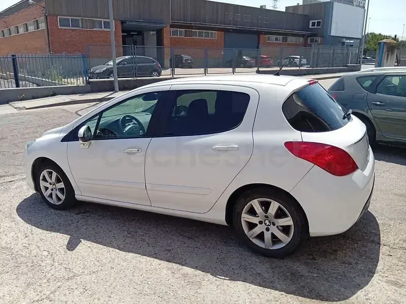 Usado Peugeot 308 Active 115 CV (84 kW) 2013 Blanco Berlina