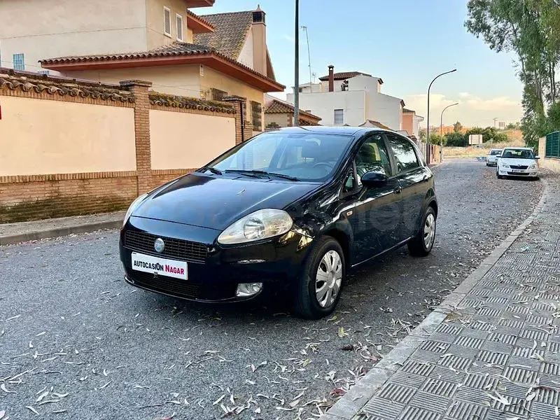 Usado Fiat Grande Punto Active 95 CV (69 kW) 2007 Negro Utilitario