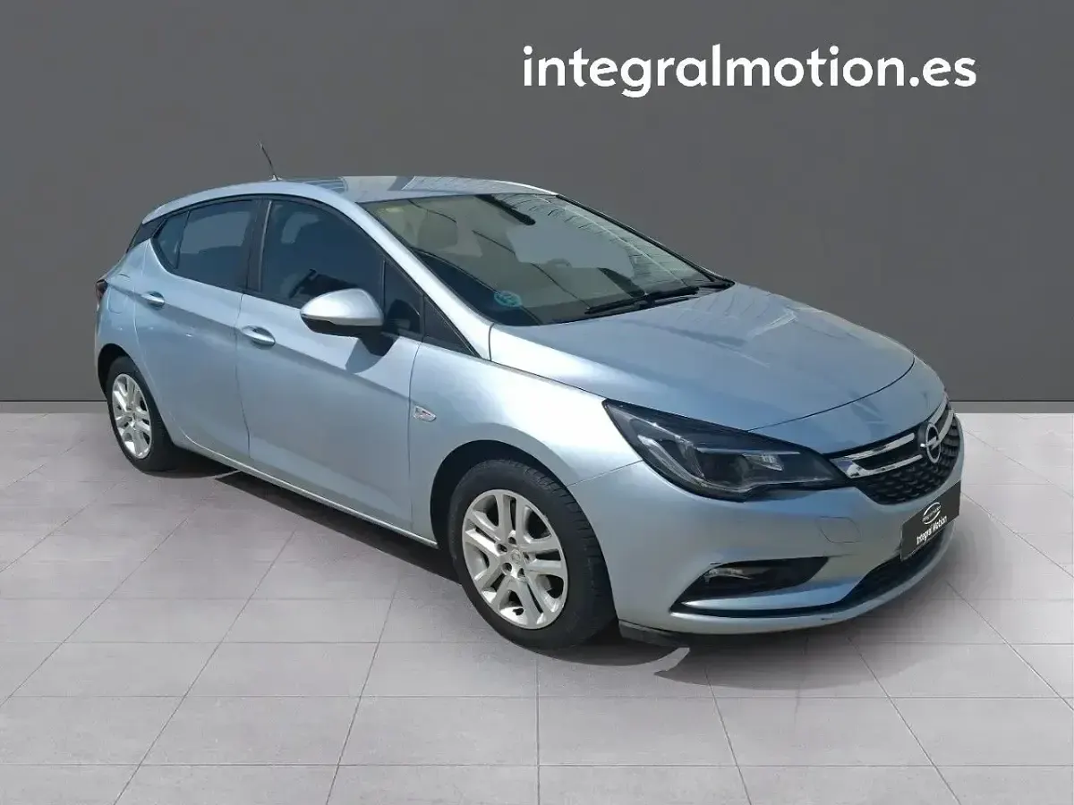 Usado Opel Astra Selective 104 CV (76 kW) 2016 Gris