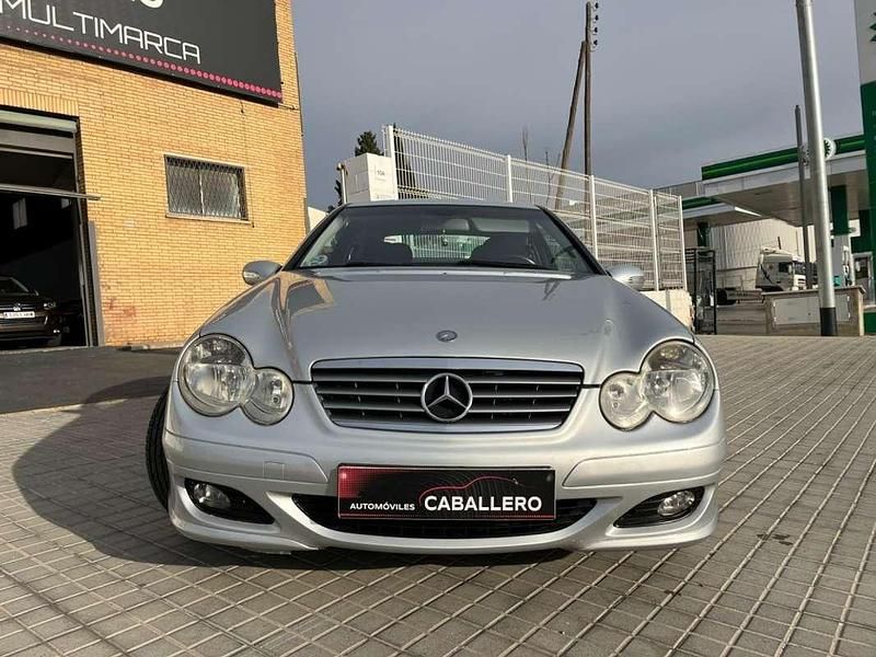 Usado Mercedes C180 Classic 143 CV (105 kW) 2004 Gris Coupe