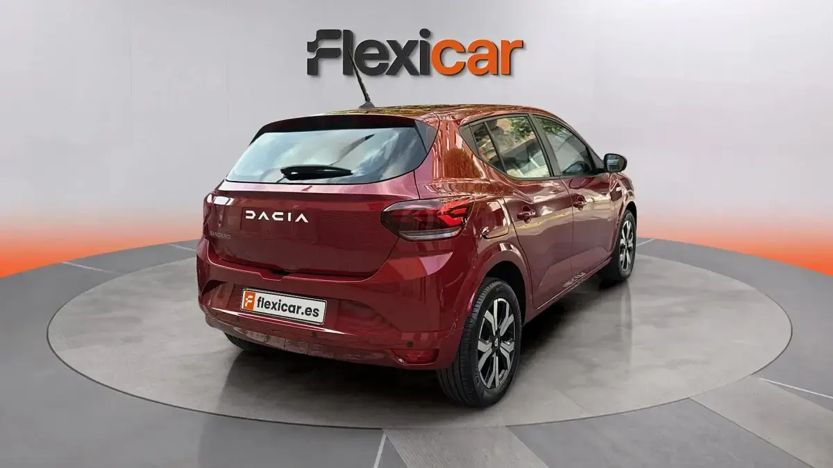 Usado Dacia Sandero Expression 101 CV (74 kW) 2023 Rojo Berlina