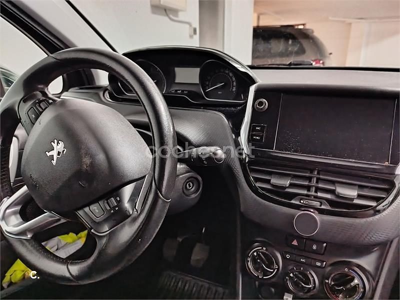 Usado Peugeot 2008 Style 82 CV (60 kW) 2018 Gris / plata SUV