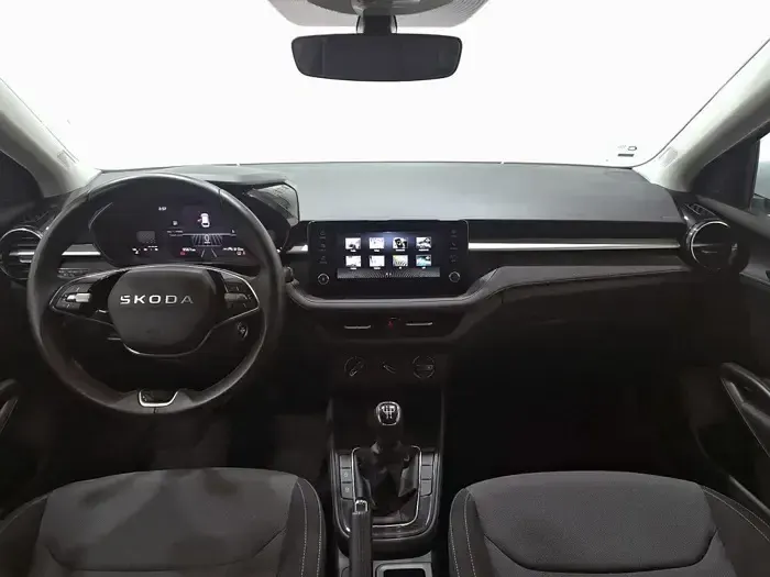 Usado Skoda Fabia Selection 95 CV (69 kW) 2025 Blanco Utilitario