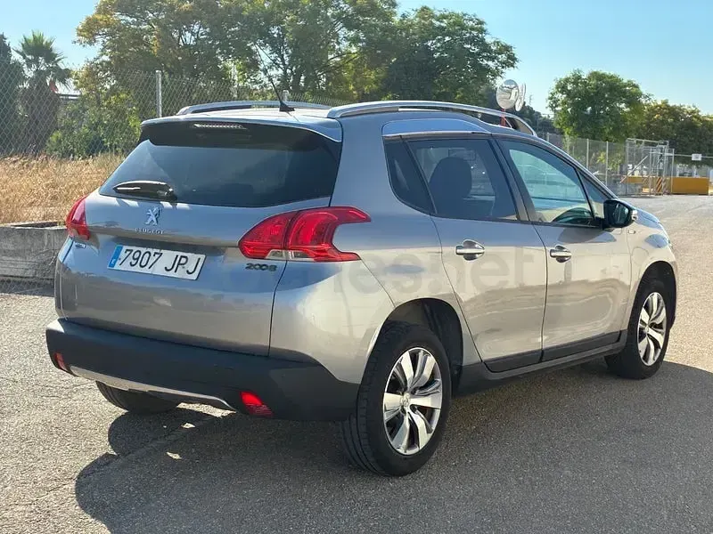 Usado Peugeot 2008 Access 82 CV (60 kW) 2016 Gris / plata SUV