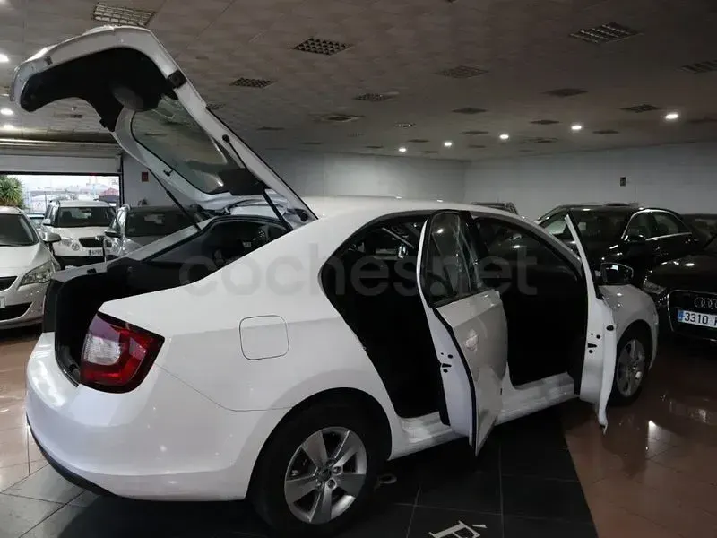 Usado Skoda Rapid Active 116 CV (85 kW) 2018 Blanco Utilitario