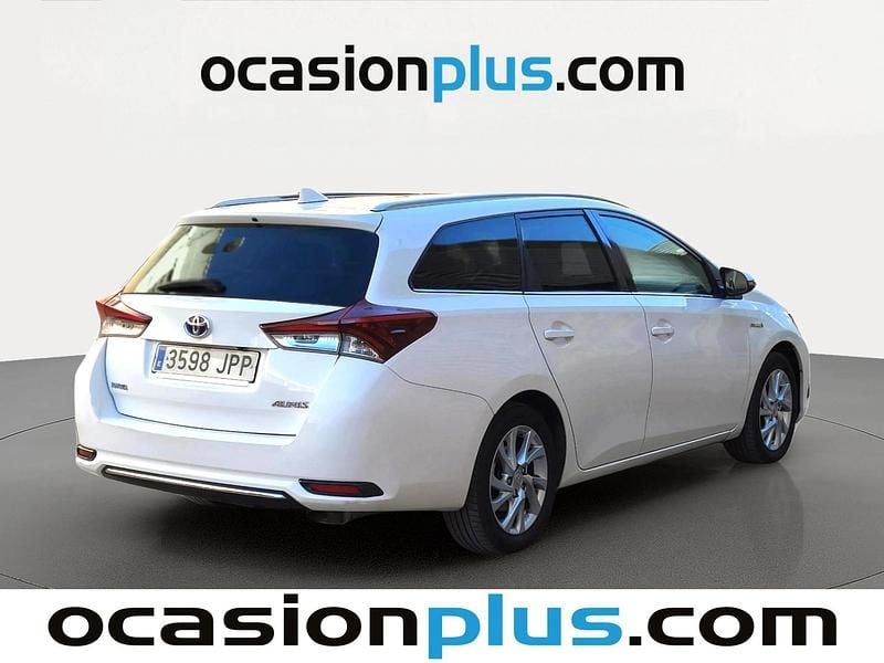 Usado Toyota Auris Active 136 CV (100 kW) 2016 Blanco Familiar