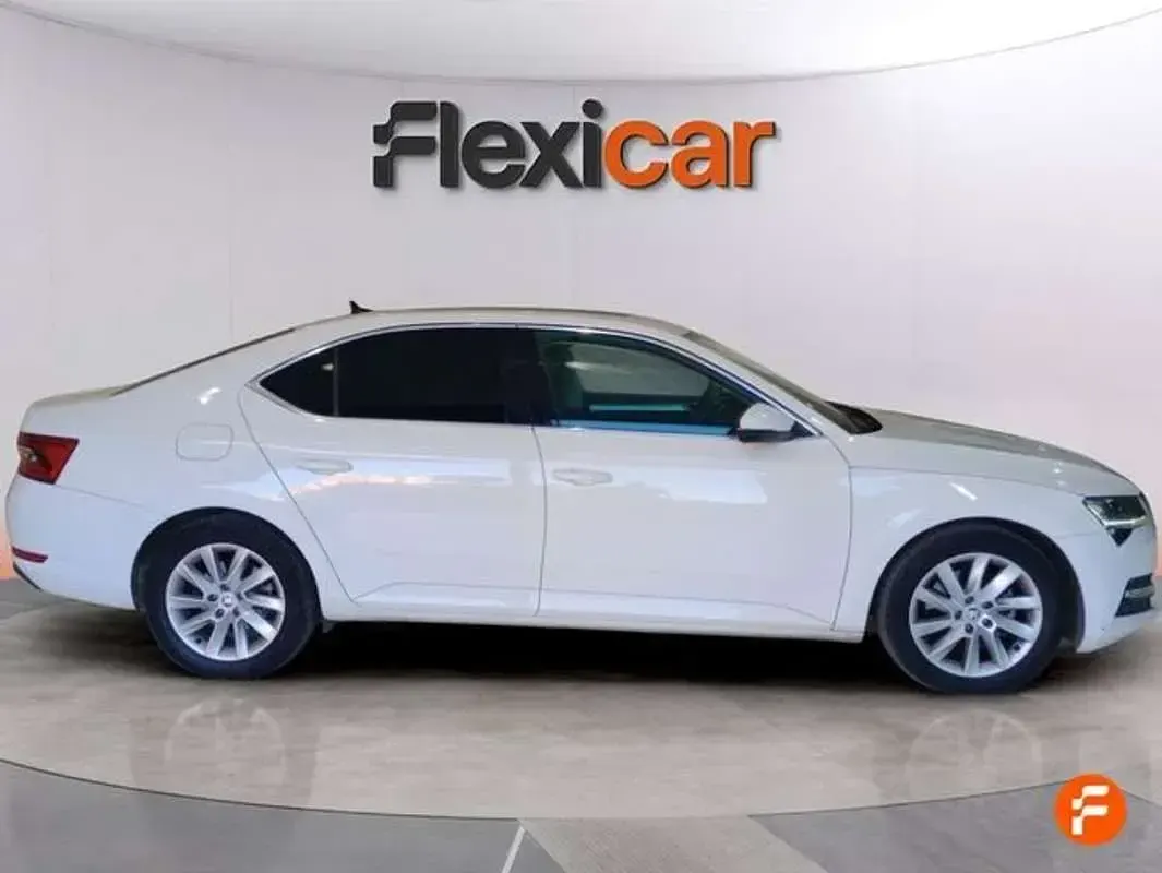 Usado Skoda Superb Ambition 120 CV (88 kW) 2020 Blanco Berlina