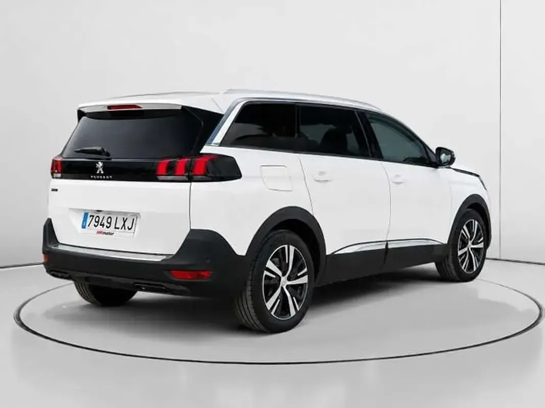 Usado Peugeot 5008 Allure 131 CV (96 kW) 2022 Blanco SUV