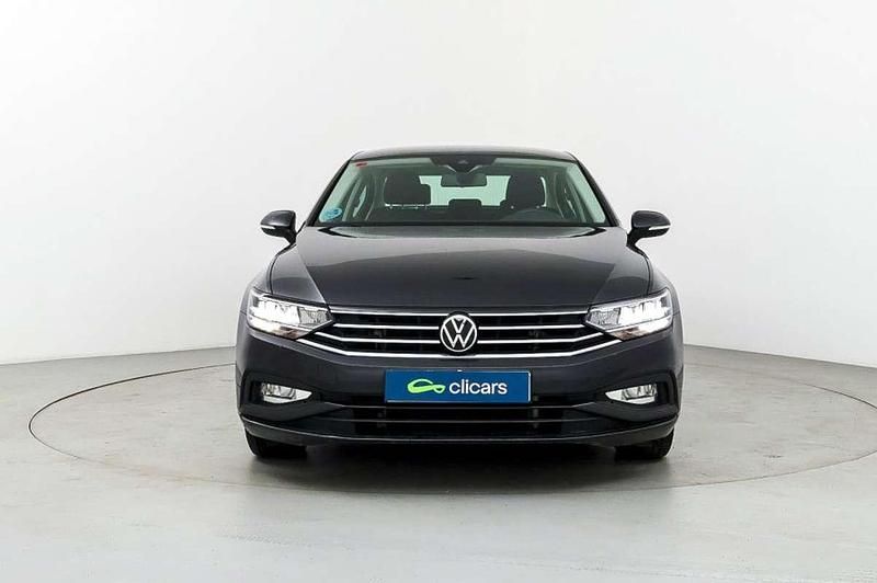 Usado VW Passat 150 CV (110 kW) 2021 Negro Berlina