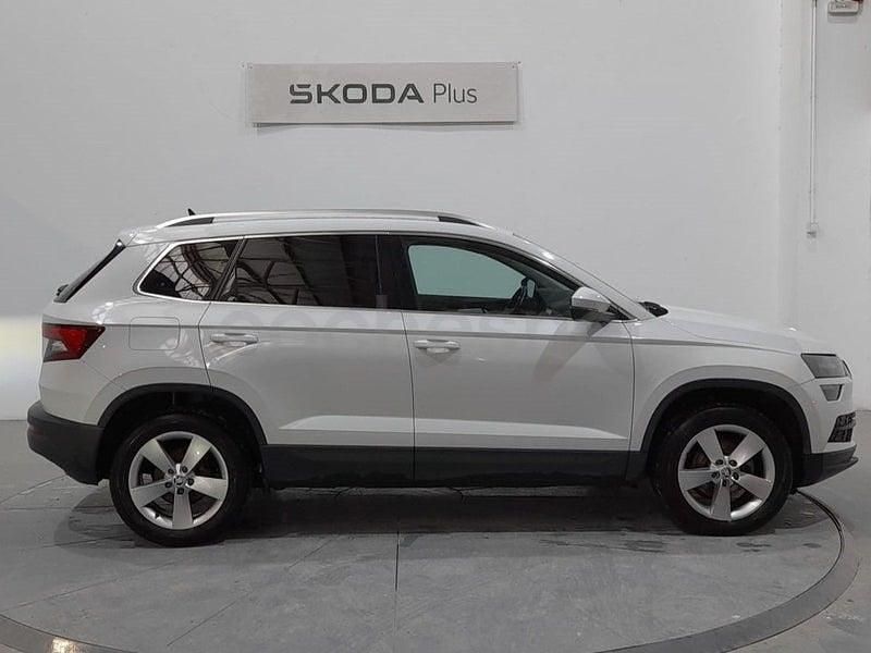 Usado Skoda Karoq Ambition 115 CV (84 kW) 2021 Blanco SUV