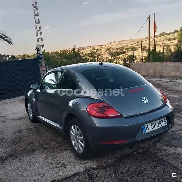 Usado VW Beetle Design 105 CV (77 kW) 2013 Gris / plata Utilitario