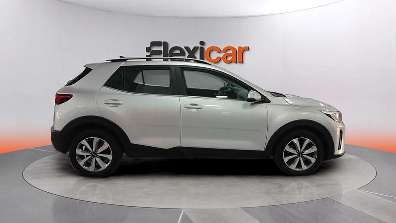 Usado Kia Stonic 101 CV (74 kW) 2022 Gris SUV