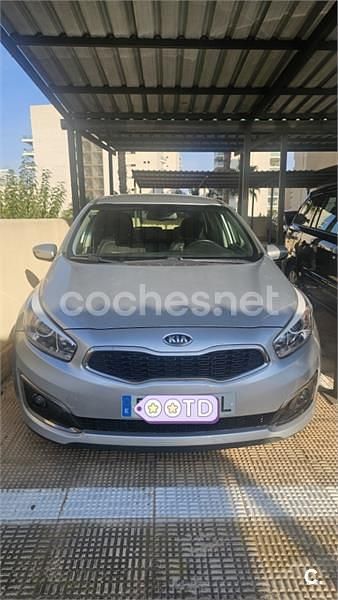 Gris / plata Usado 2016 Kia Ceed GT GT-Line Berlina | 10.000 € (Buen precio) - Imagen 1/4
