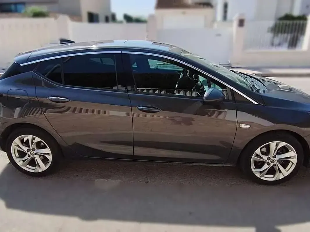 Usado Opel Astra Excellence 136 CV (100 kW) 2016 Gris Familiar