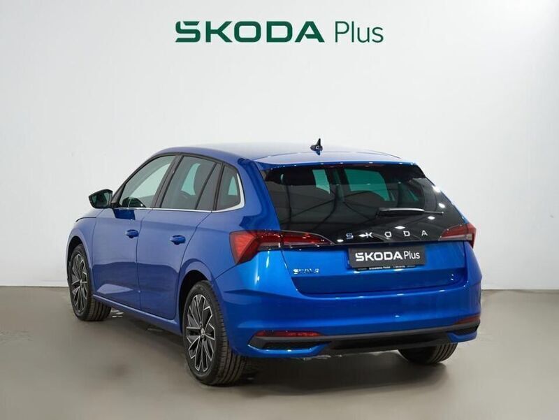 Usado Skoda Scala Selection 116 CV (85 kW) 2025 Azul Utilitario