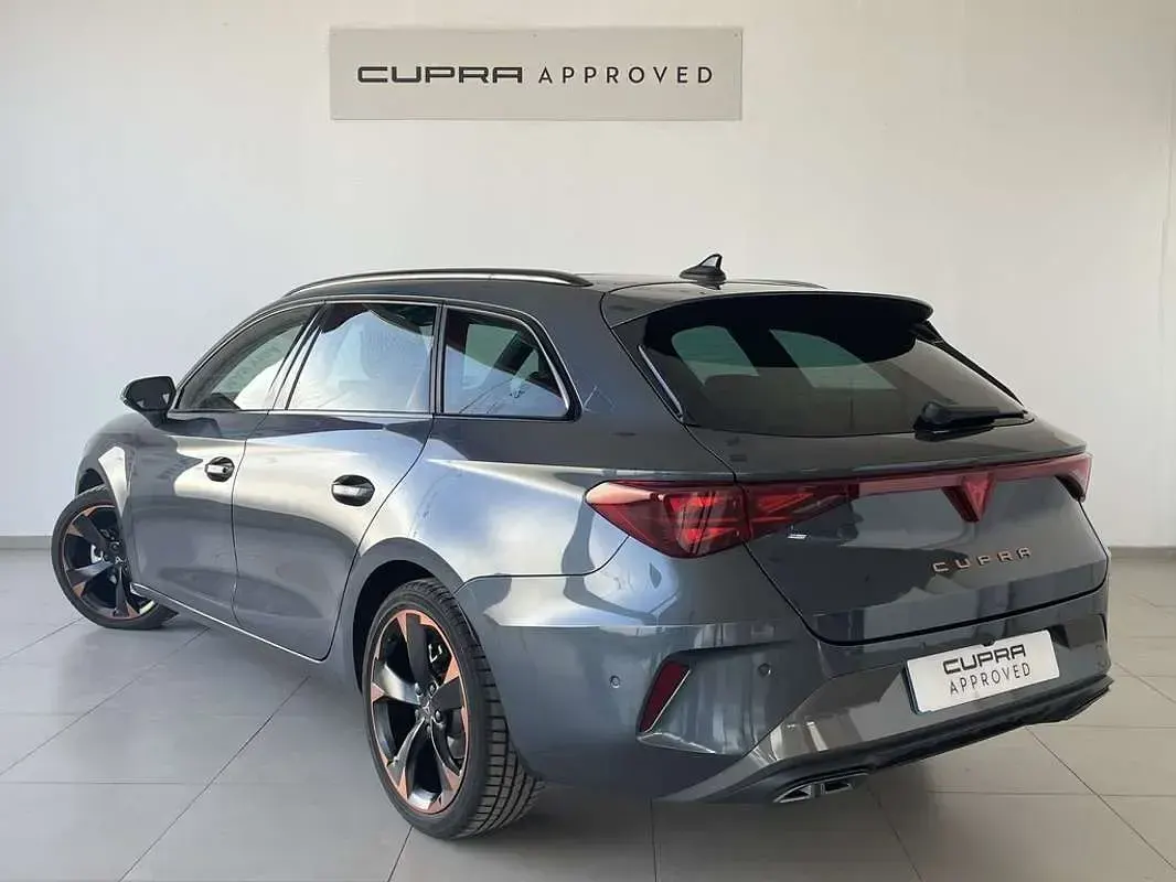 Usado Cupra Leon 150 CV (110 kW) 2025 Gris Familiar