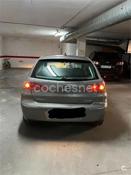 Usado Seat Ibiza Fresh 75 CV (55 kW) 2004 Gris / plata Utilitario