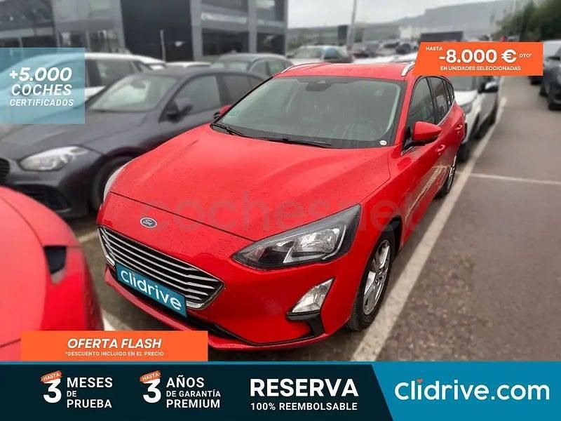Usado Ford Focus Trend 120 CV (88 kW) 2022 Rojo Familiar