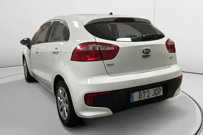 Usado Kia Rio 75 CV (55 kW) 2015